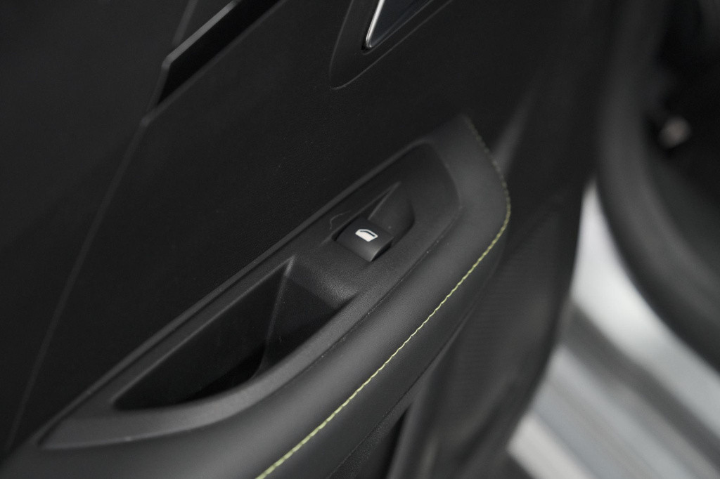Peugeot 208 puretech 100 gt | camera | navigatie | apple carplay | parkeers