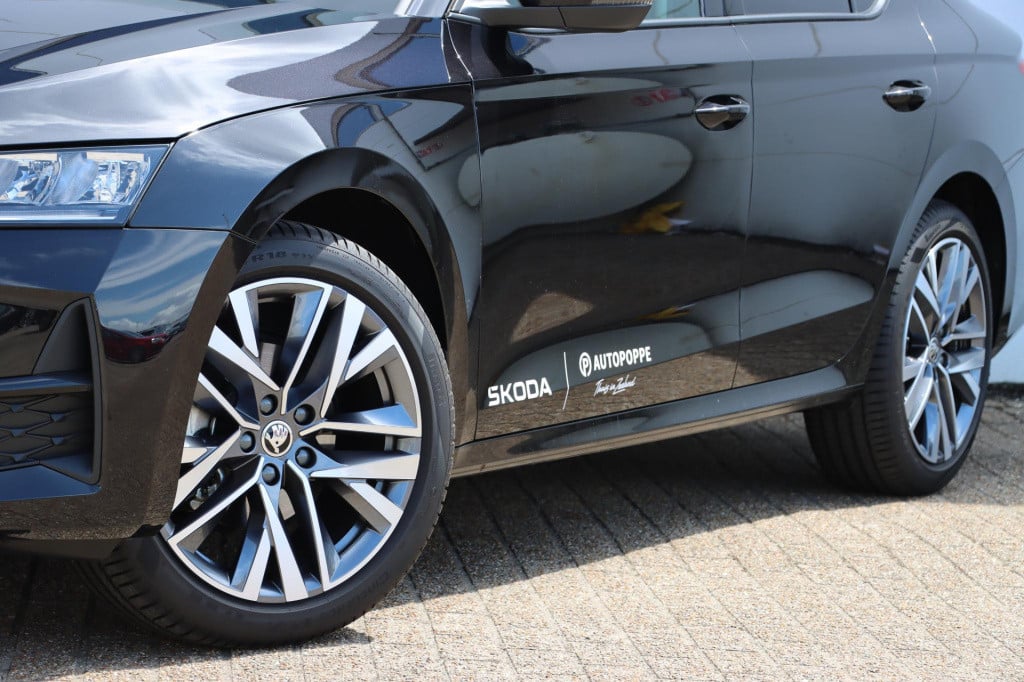 Skoda Octavia first edition 1.5 tsi m-hev 85 kw / 115 pk hatchba