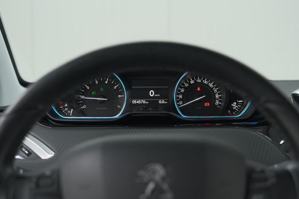 Peugeot 2008 puretech 110 allure | trekhaak | apple carplay | parkeersensor