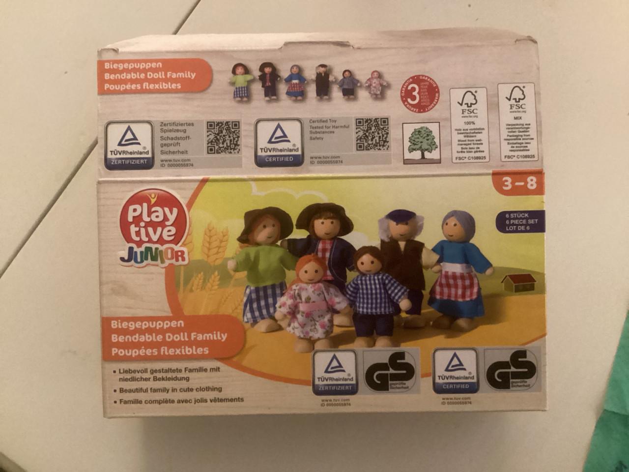 Poppenhuis en keukentje te koop