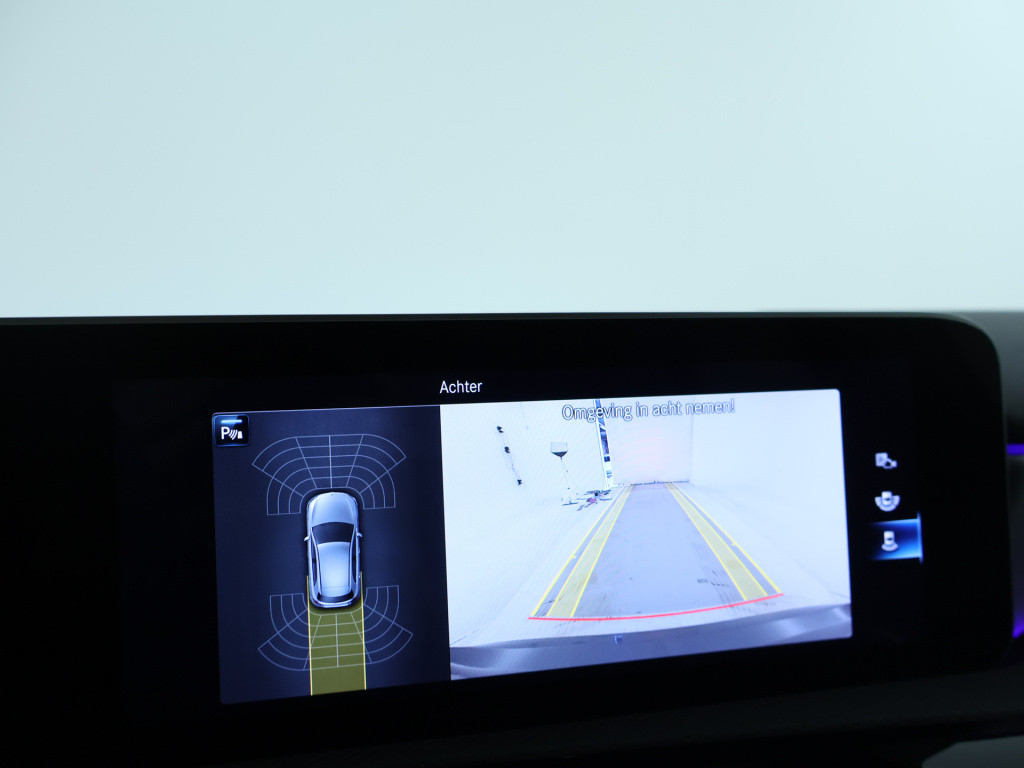 Mercedes-Benz A-Klasse 180 business solution amg | panoramadak | sfeerverli