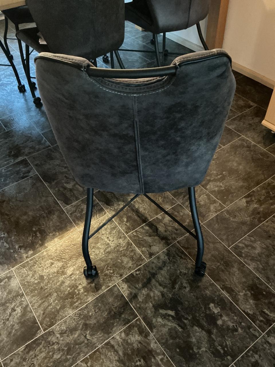 Eetkamertafel, salontafel en bijzettafel