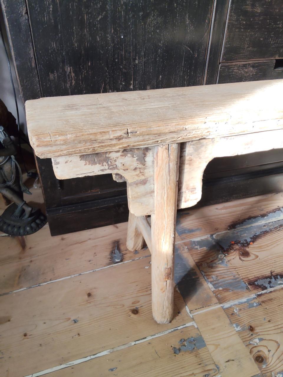 Landelijk houten bankje