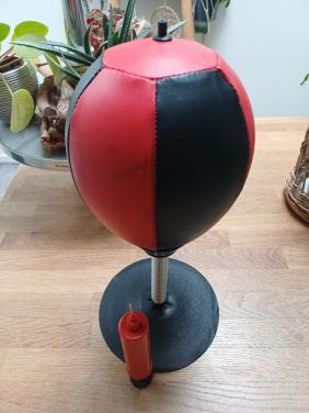 Stress Buster Boksbal 17 x 17 x 35 cm PU leer incl. handpomp