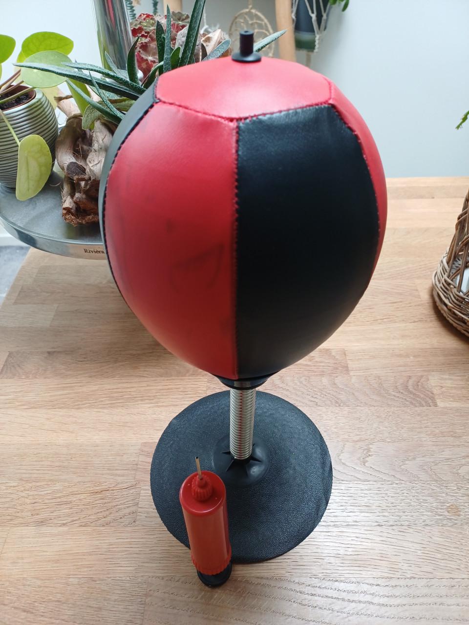 Stress Buster Boksbal 17 x 17 x 35 cm PU leer incl. handpomp