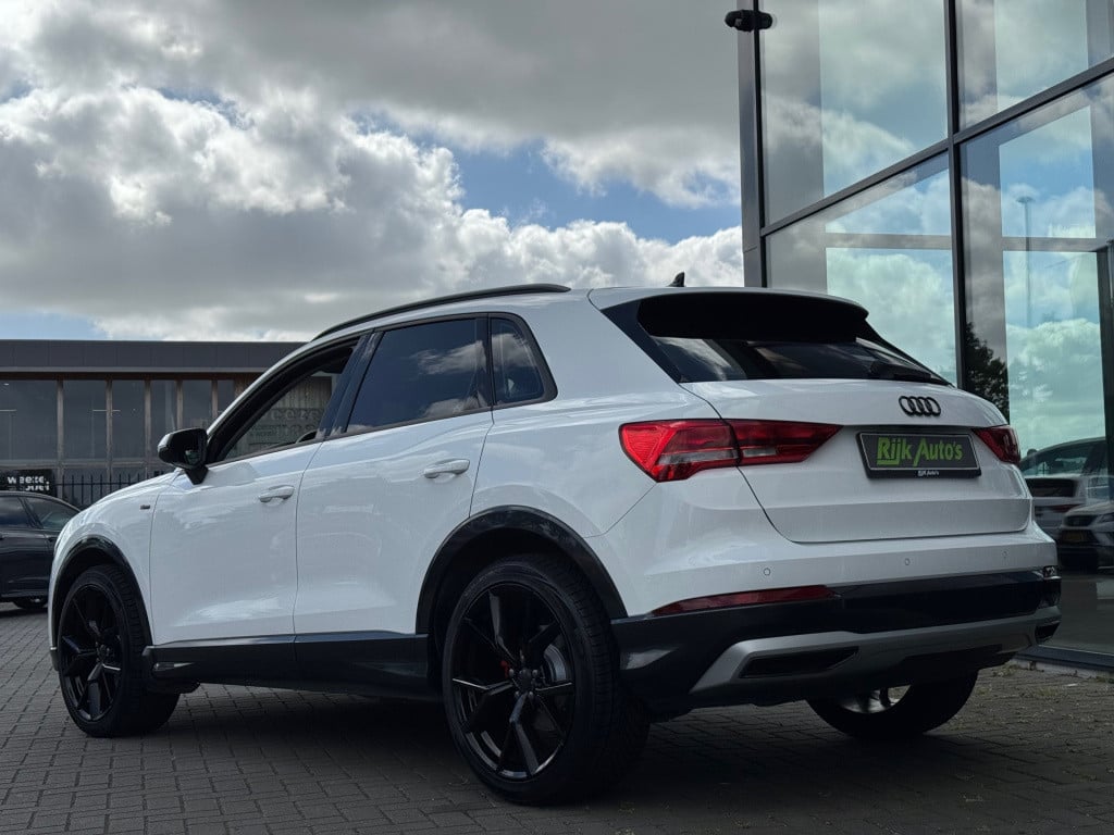 Audi Q3 35 tfsi design luxe * trekhaak * sportstoelen* carplay