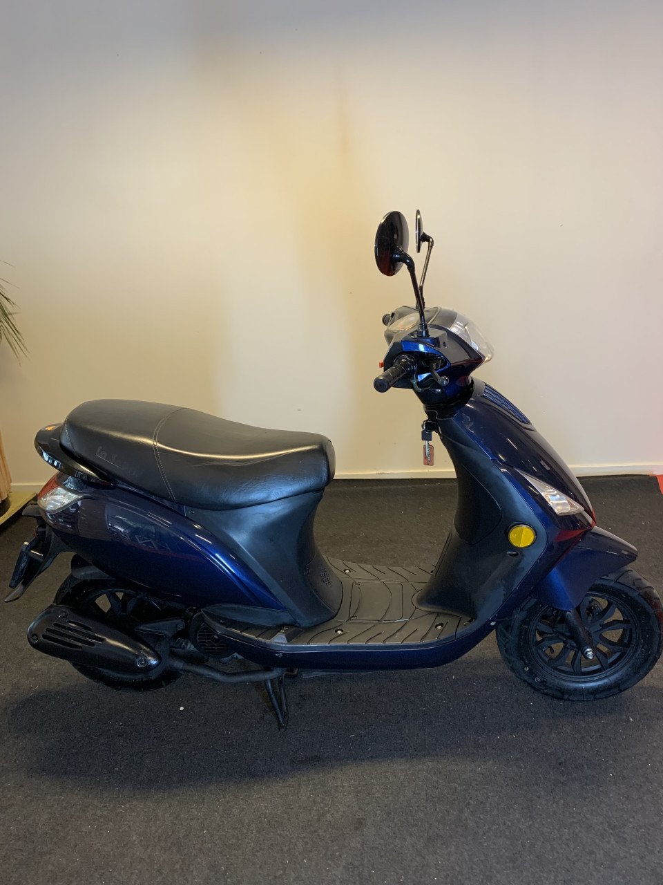 SP MODEL SCOOTER NU 395,= RIJKLAAR