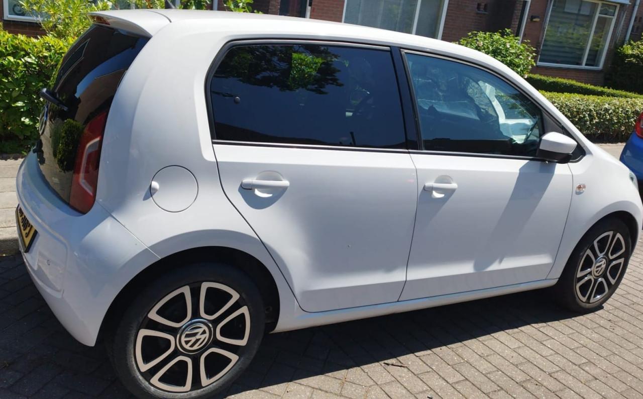 Volkswagen high up 2016 met lichtmetalen velgen en 71700 km van eerste eige