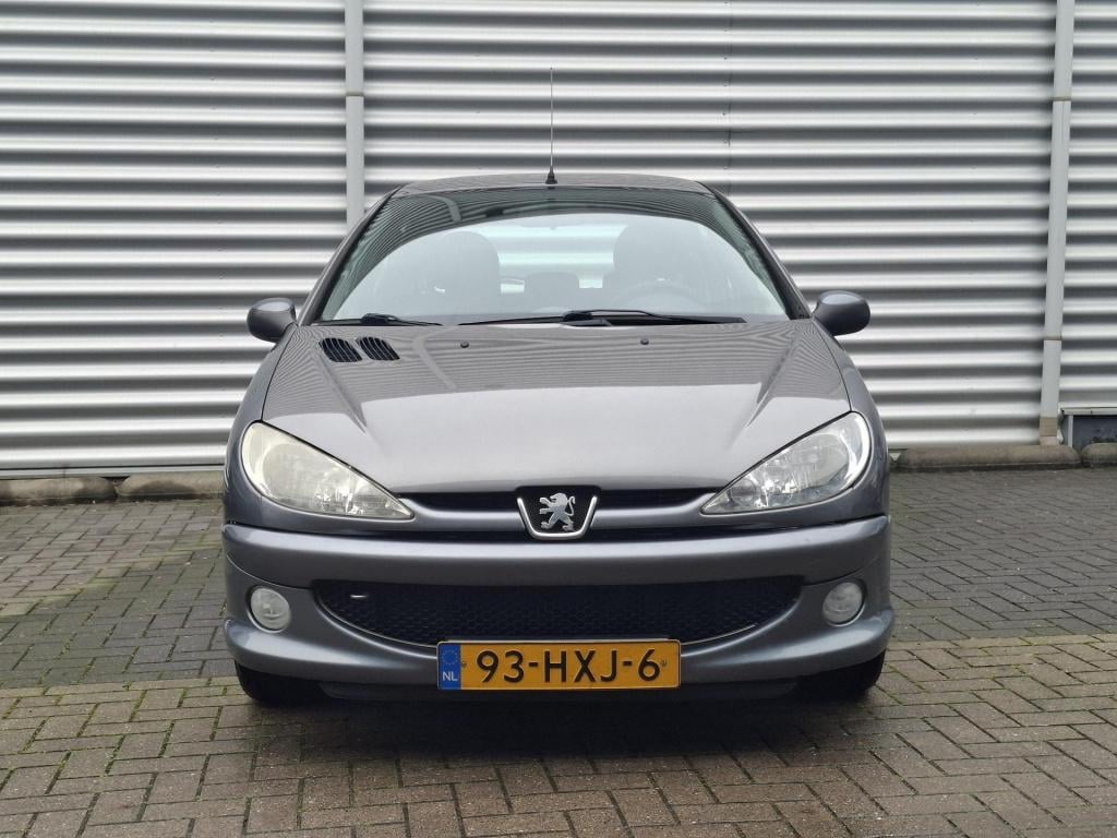 Peugeot 206 1.4i generation 5-drs airco/cruise nieuwe apk!