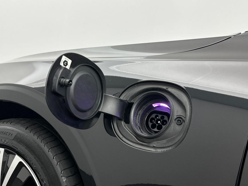 Volvo V90 t6 340pk recharge r-design| panodak| adap.cruise| camera| h&k so
