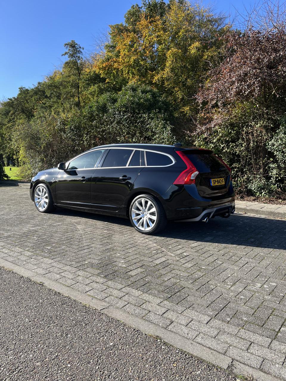 Volvo V60 2.0 T4 R Design