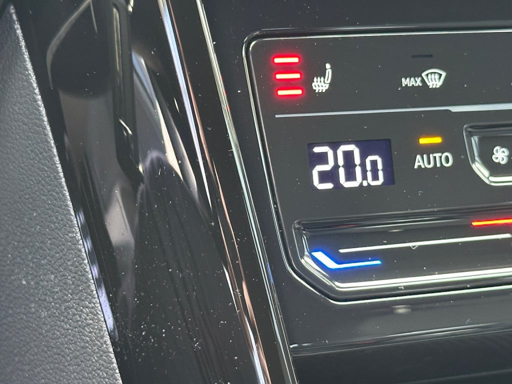Volkswagen T-roc 1.5 tsi 150pk r-line | navi | camera | ergo stoel | alcant