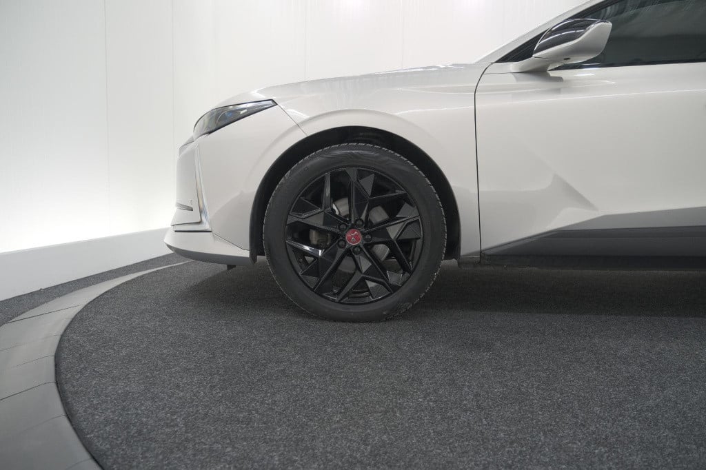 Ds Ds 4 puretech 130 eat8 performance line | camera | apple carplay | alcan