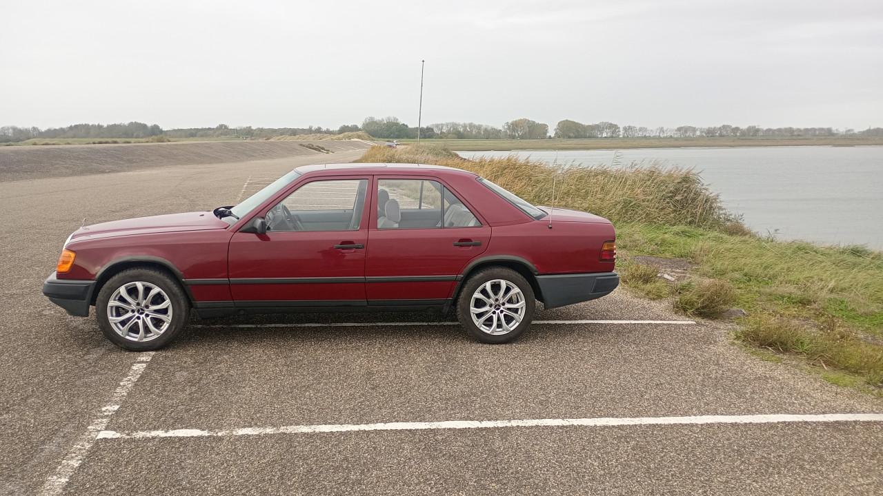 Mercedes oldtimer 200 D