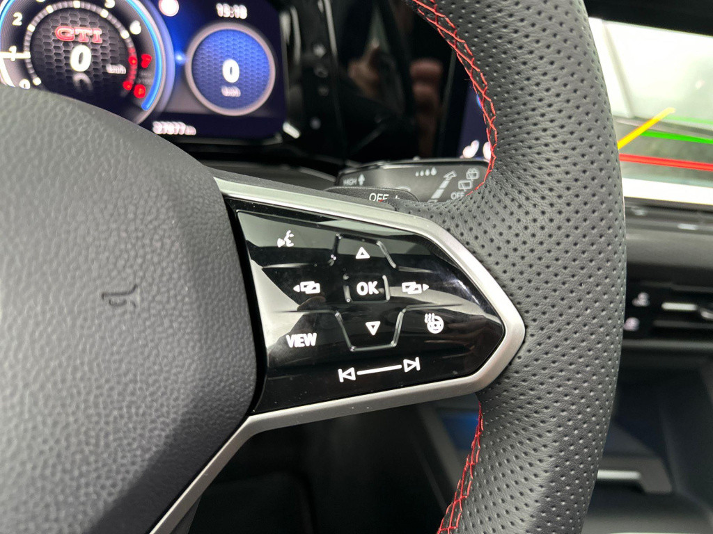 Volkswagen Golf 2.0 tsi gti panorama iq ligth h&k acc