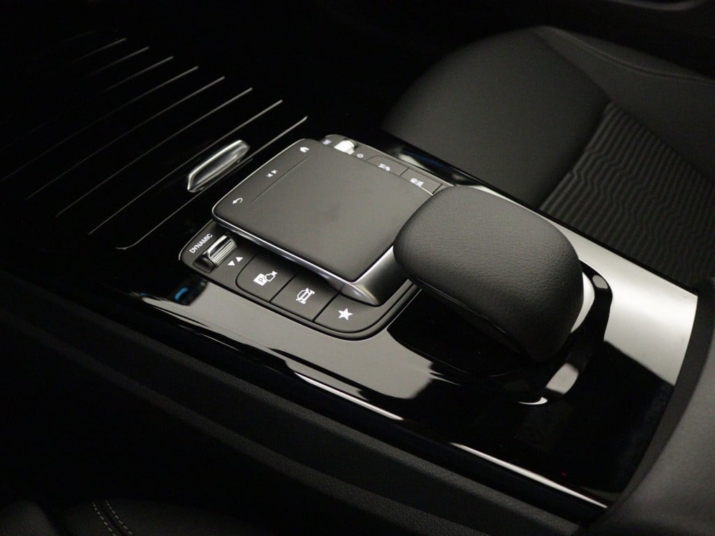 Mercedes-Benz Cla shooting brake 250 e luxury line | panorama / schuifdak |