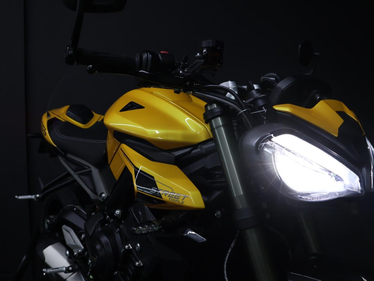 STREET TRIPLE 765 RS | Cosmic Yellow