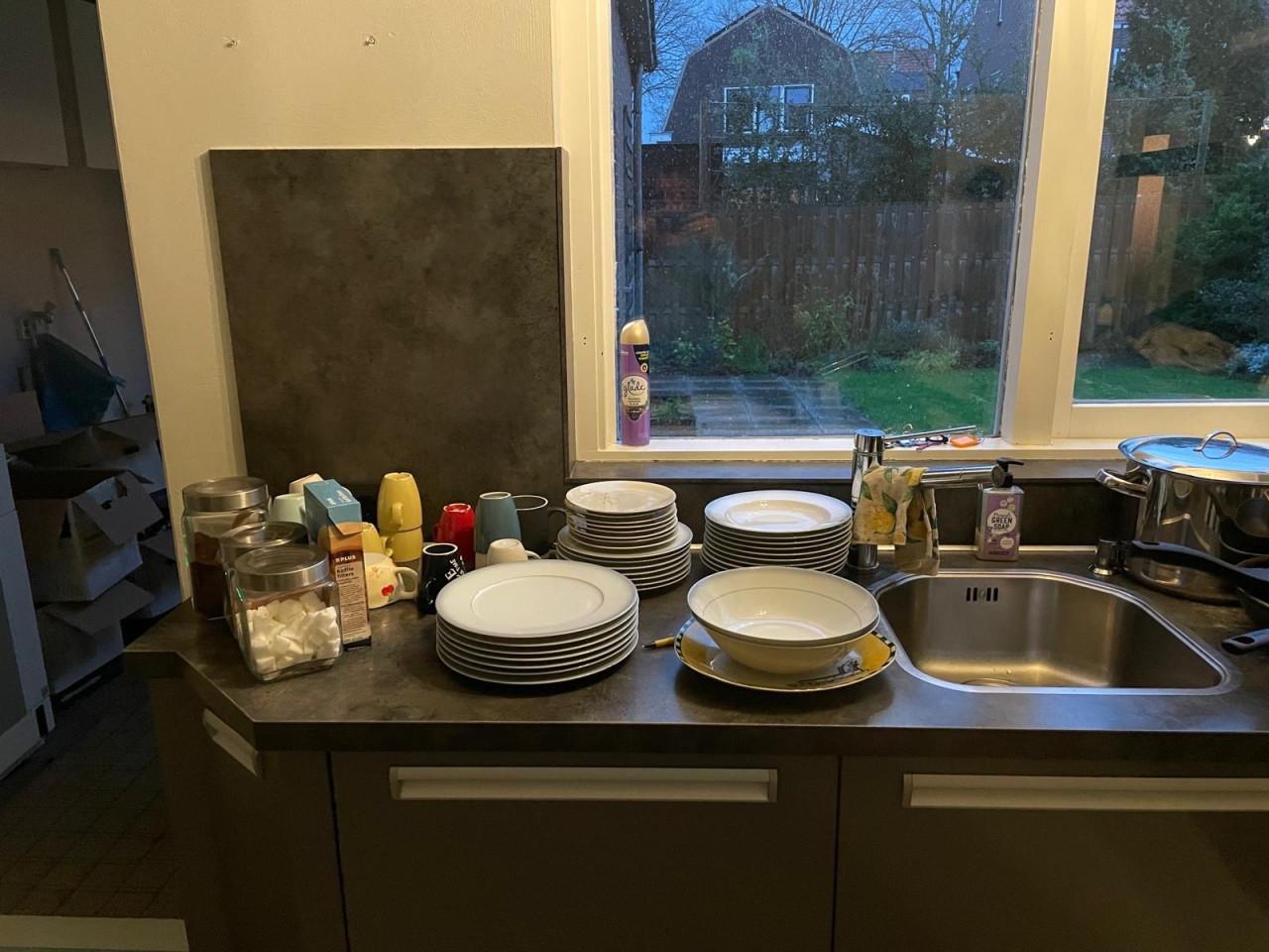 ZATERDAG 13 DEC leegverkoop huisraad&meubelen