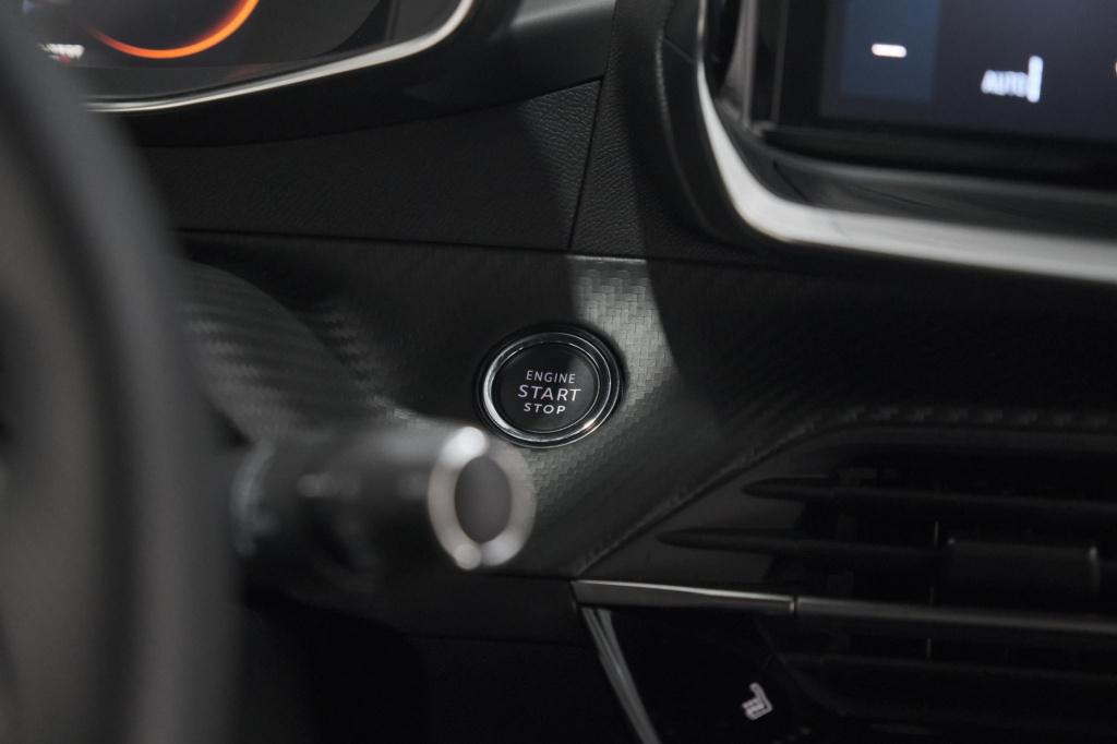 Peugeot 2008 puretech 130 eat8 gt | 360 camera | stoelmassage | adaptieve c