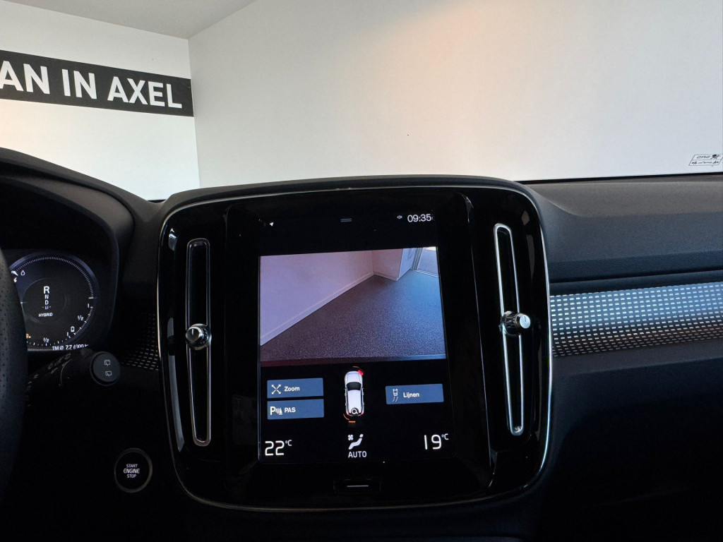Volvo XC40 1.5 t4 recharge r-design black edition