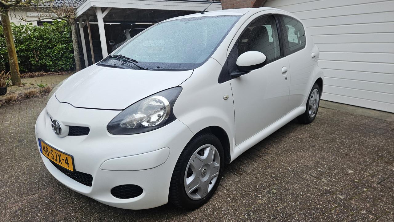 Zuinige 5drs TOYOTA AYGO 1.0 vvti Comfort Navigator 2011 / NL AUTO / NAP