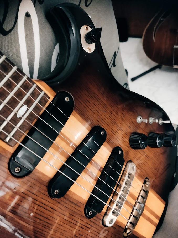 Stevige Aria gitaar voor kenners.