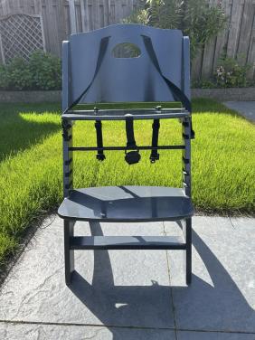 Childhome kinderstoel met eetblad en gordel