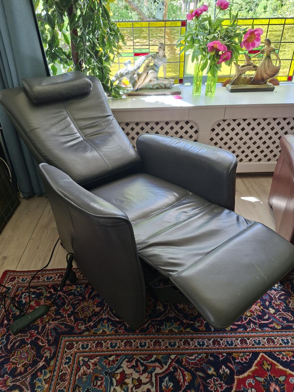 Prominent sta-op stoel, grijs leer