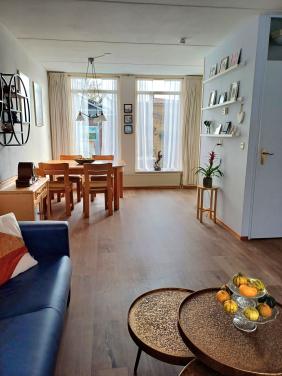 Blank eiken eethoek met 6 eiken stoelen