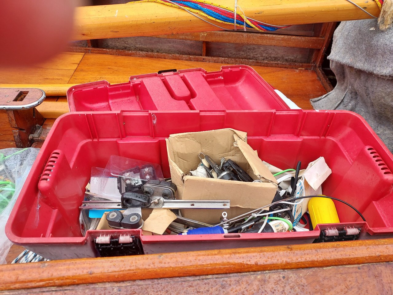 Houten zeilboot merk TOP 595 te koop.