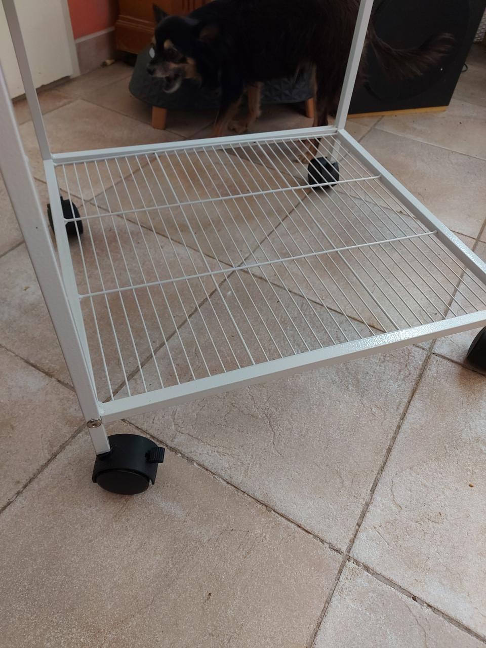 Mooie stevige verrijdbare vogelkooi