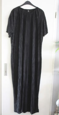 Zwarte lange geplooide  jurk maat 2xl