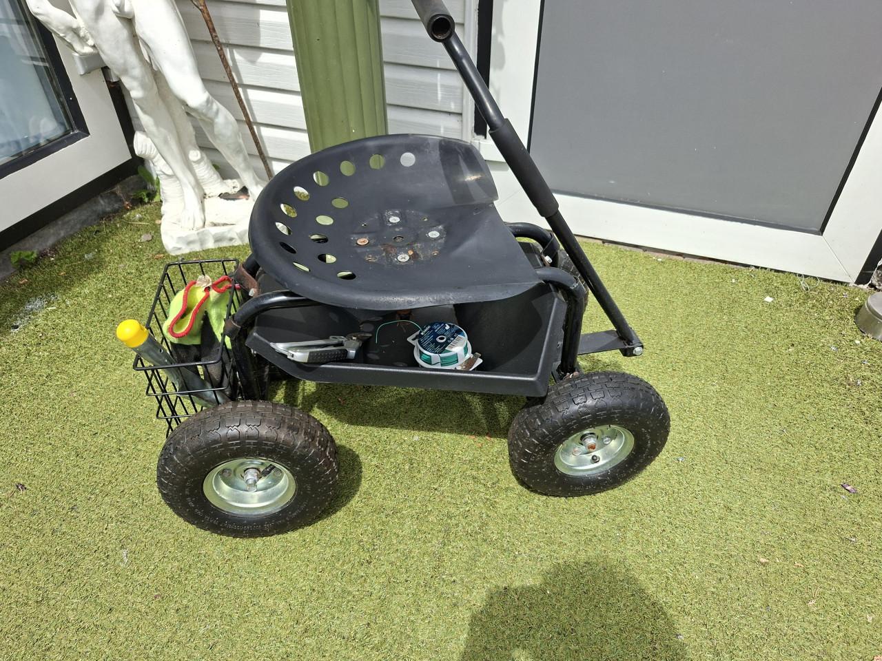 Tuinwagen met draaibare zitting en opbergvakken