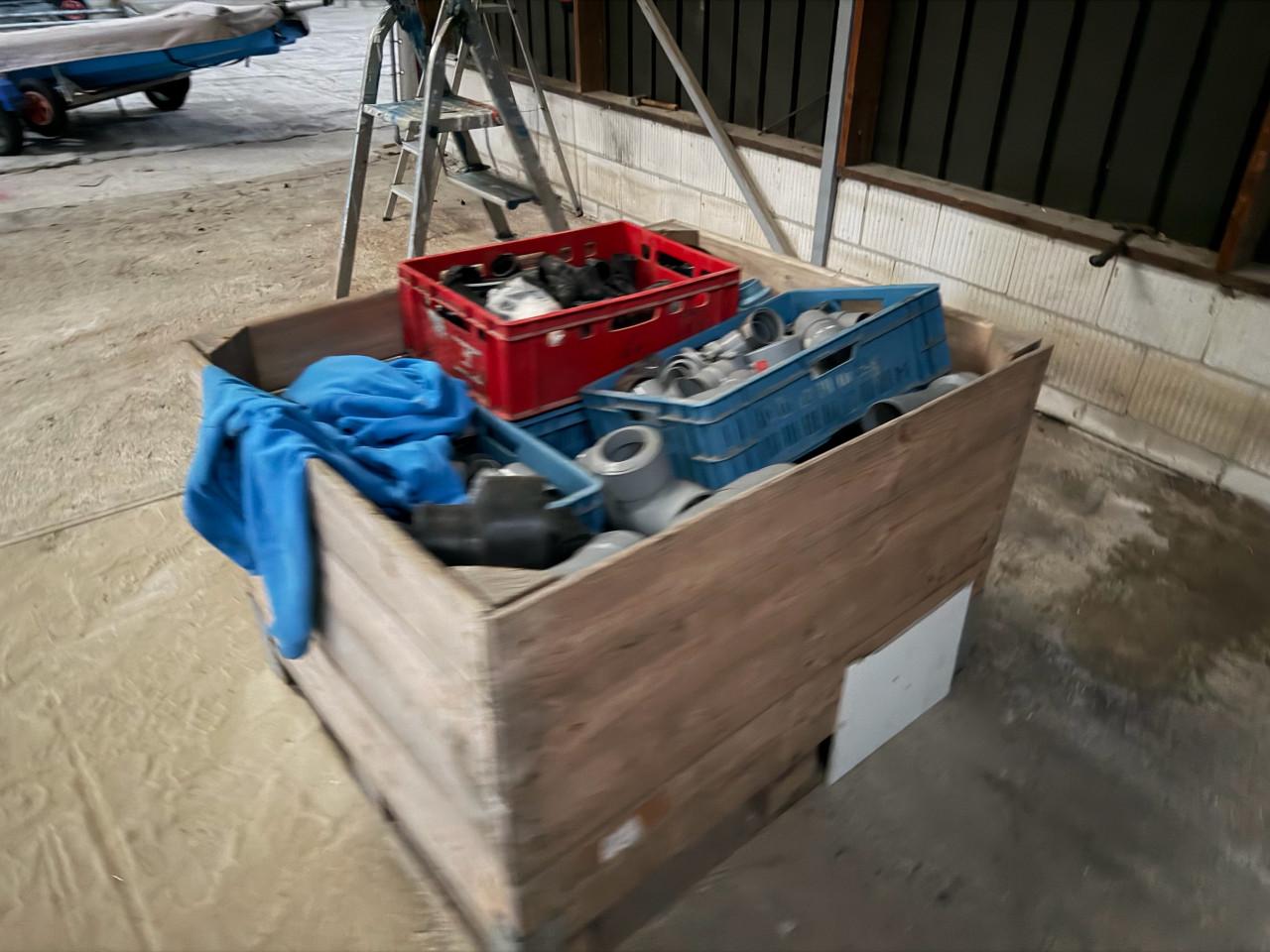 Heel veel pvc pijpen koppelstukken en leidingen