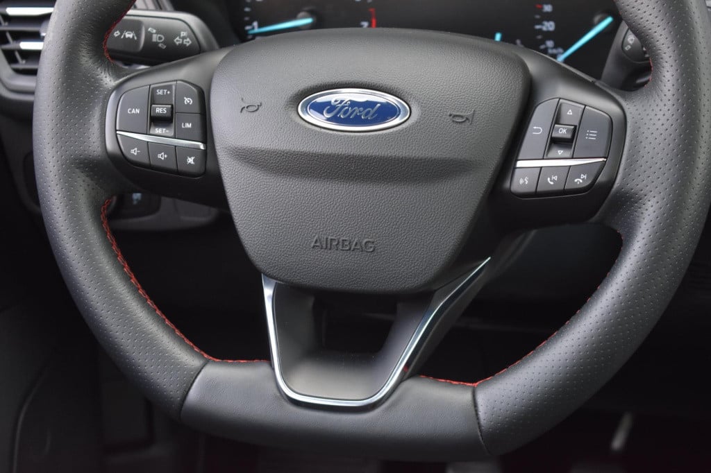 Ford Focus wagon 1.0 ecoboost hybrid st line | panoramadak | apple carplay 