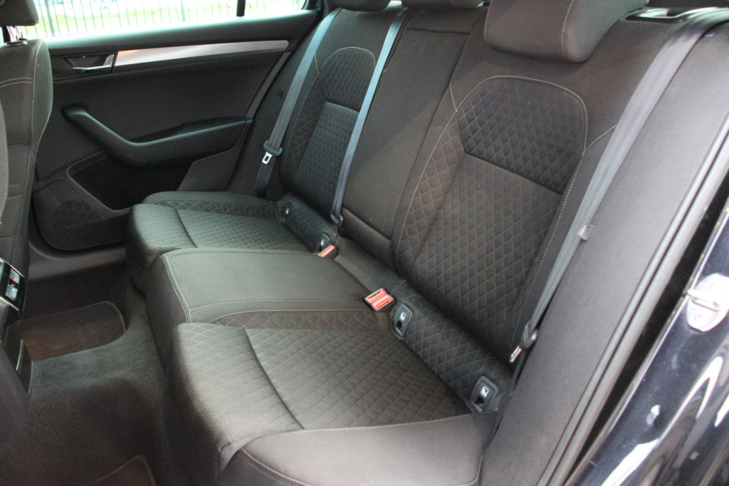 Skoda Superb combi 1.6 tdi style business | automaat | navi | camera