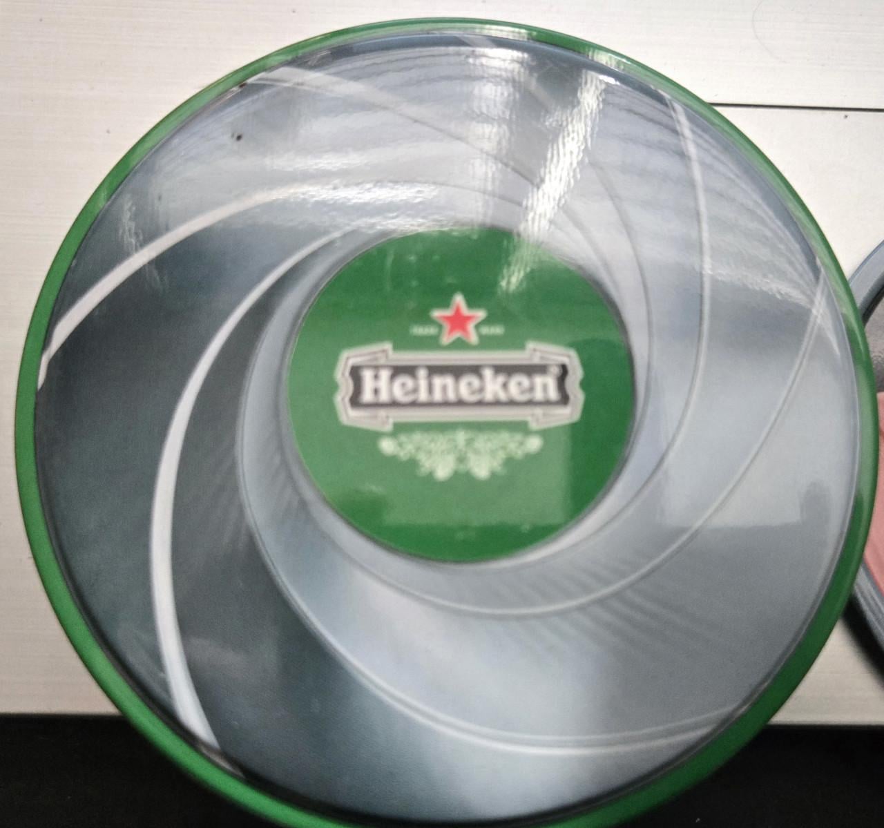 Blik met 9 bierviltjes van Heineken James Bond "Tomorrow Never Dies
