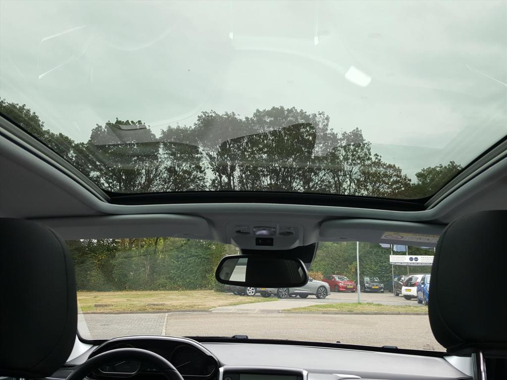 Peugeot 2008 allure1.2 puretech 110pk navigatie | cruise & climate control 