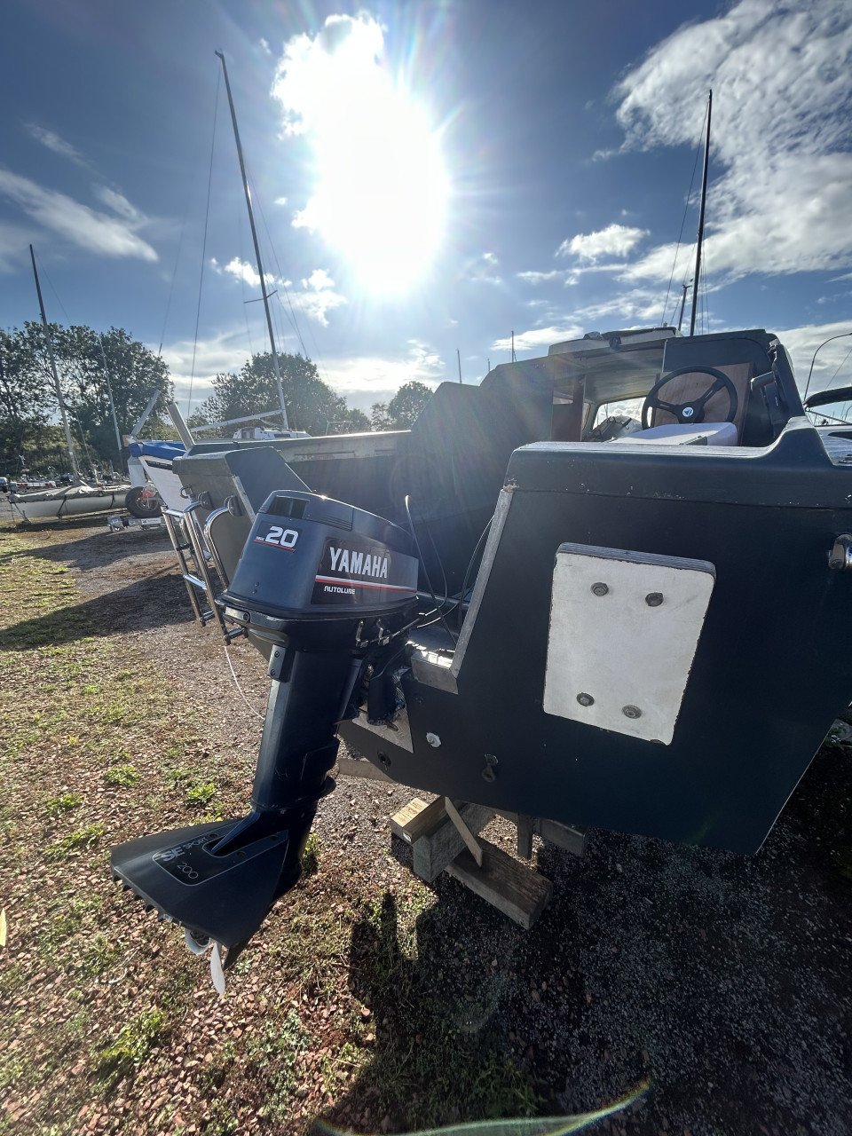 Kajuitboot Yamaha 20 PK met wat werk