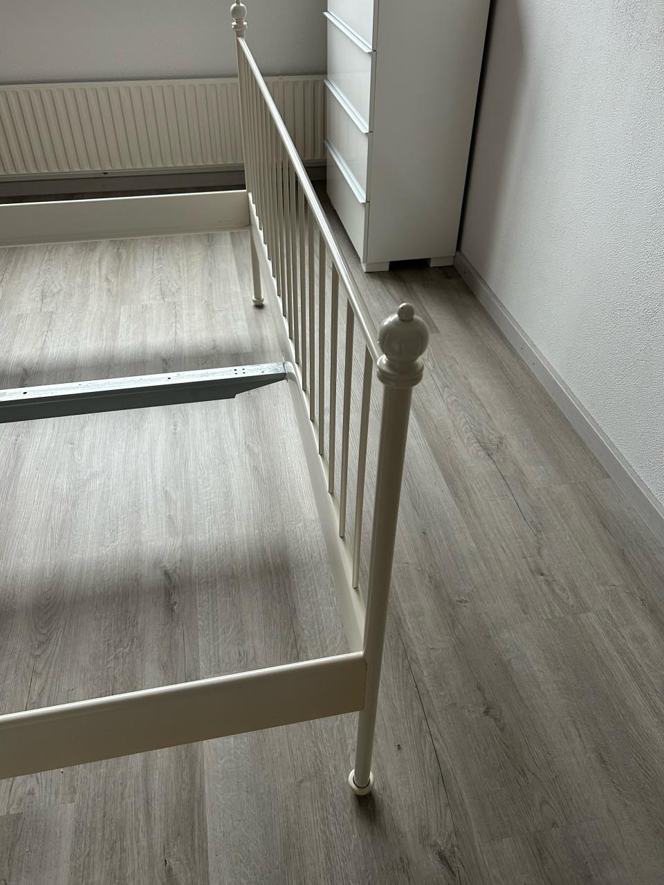 Bedframe 180 x 200 cm Ikea