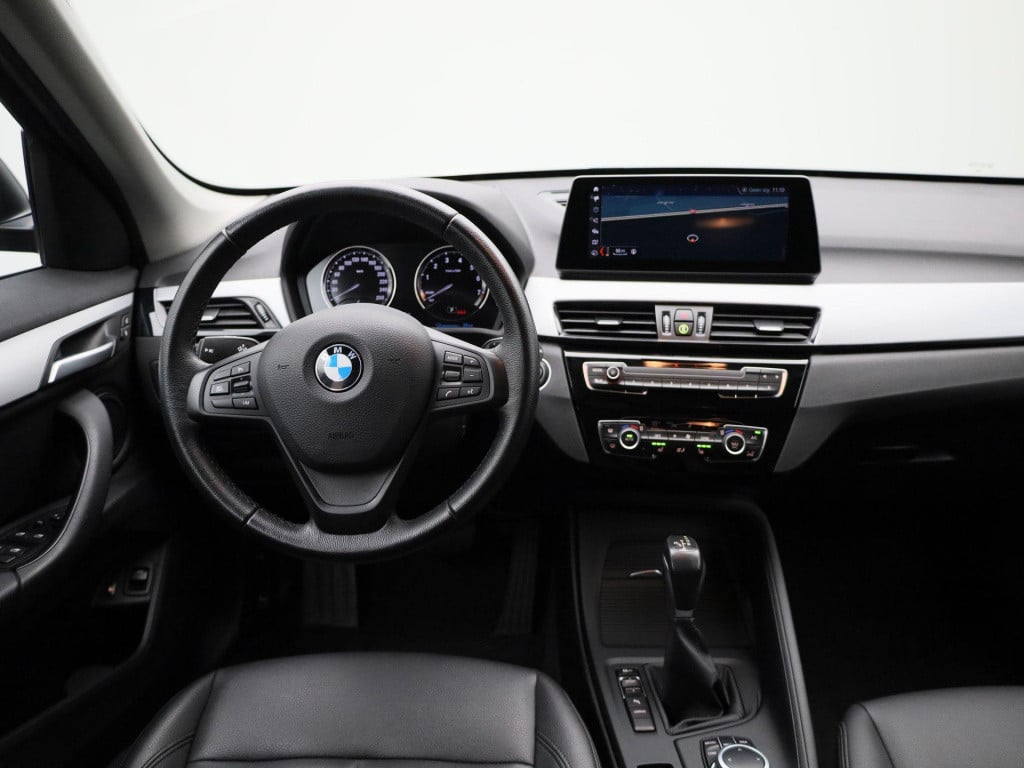 BMW X1 xdrive25e executive | automaat | lmv | parkeer sensoren | camera | c