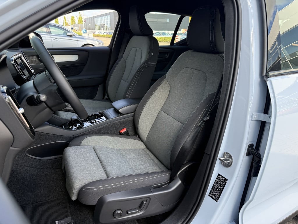Volvo XC40 b4 197pk plus dark |adap.cruise| trekhaak | camera| elektrische