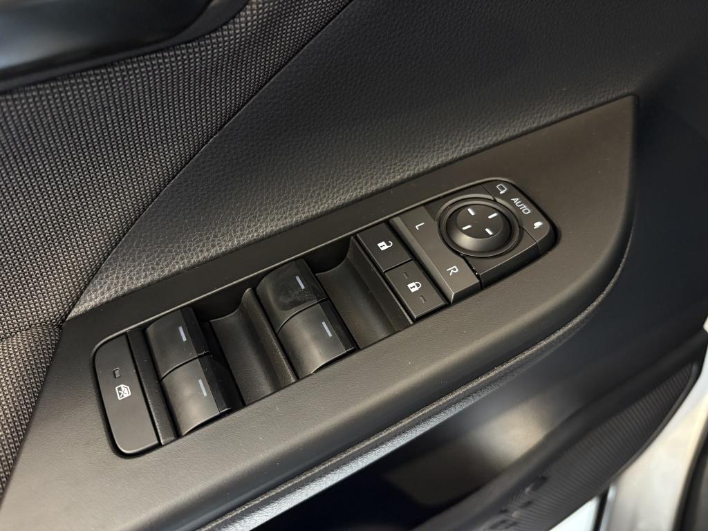 Toyota C-hr 1.8 hybrid 140 dyn
