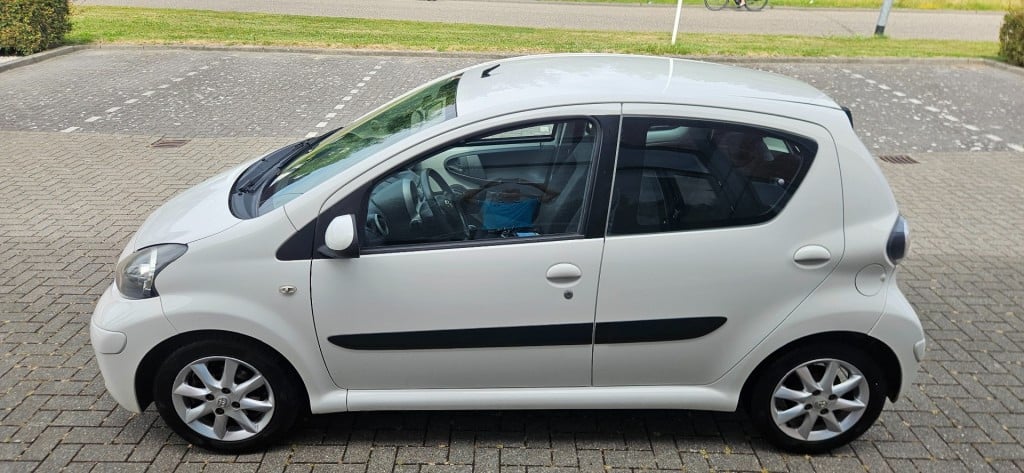 Toyota Aygo comfort 5drs airco / nl auto / apk 06-2026 / garantie
