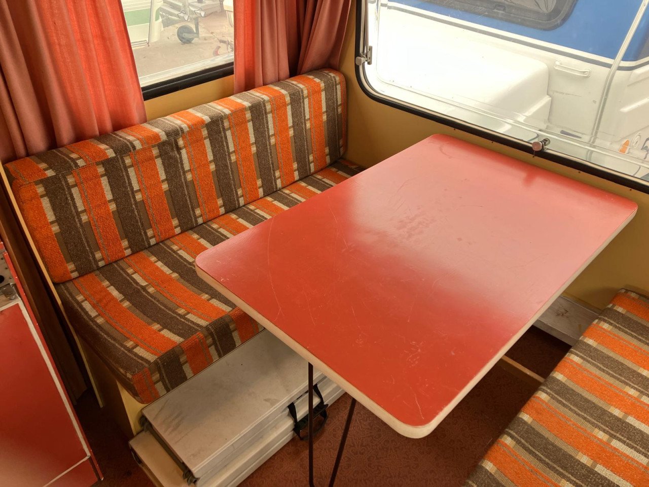 Retro caravan incl stalling