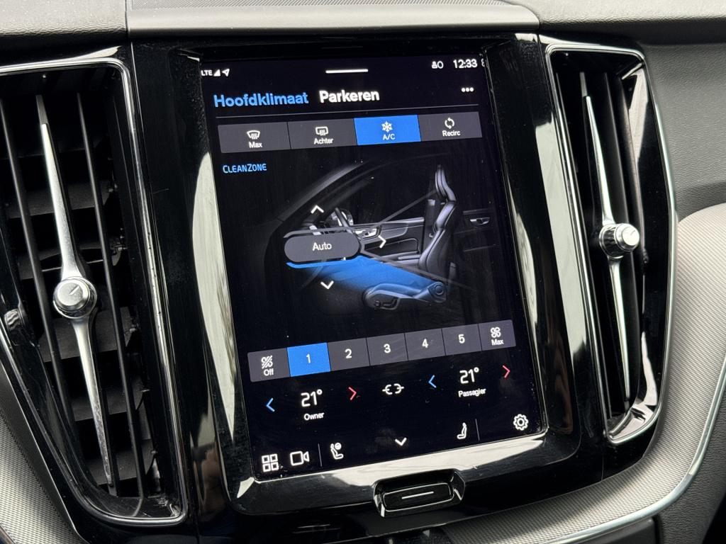 Volvo XC60 2.0 t6 plug-in hybrid awd plus dark r-design | pano | stoelverw.