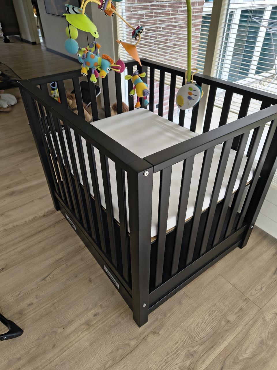 Box met lade, matras en mobile