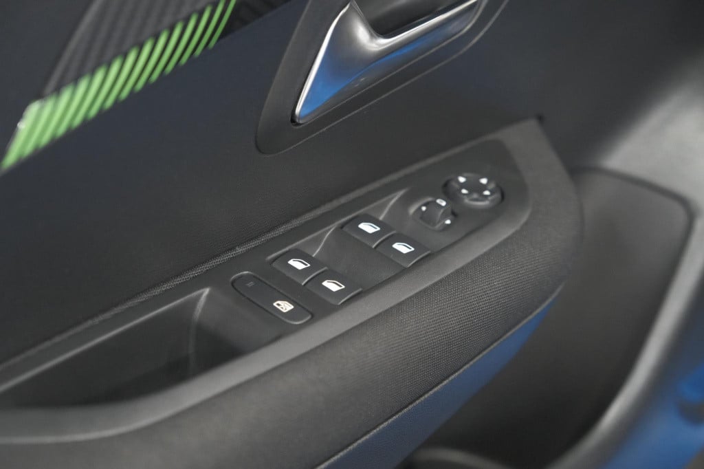 Peugeot 208 puretech 100 active | navigatie | cruise control | apple carpla