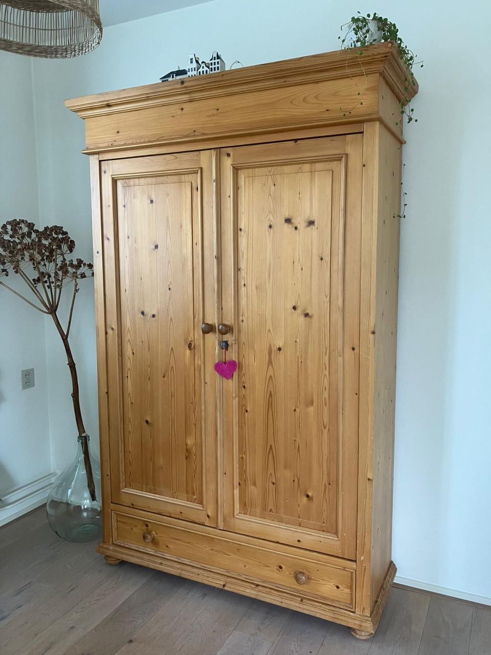 Massief grenen handgemaakte buffetkast blank gelakt teab
