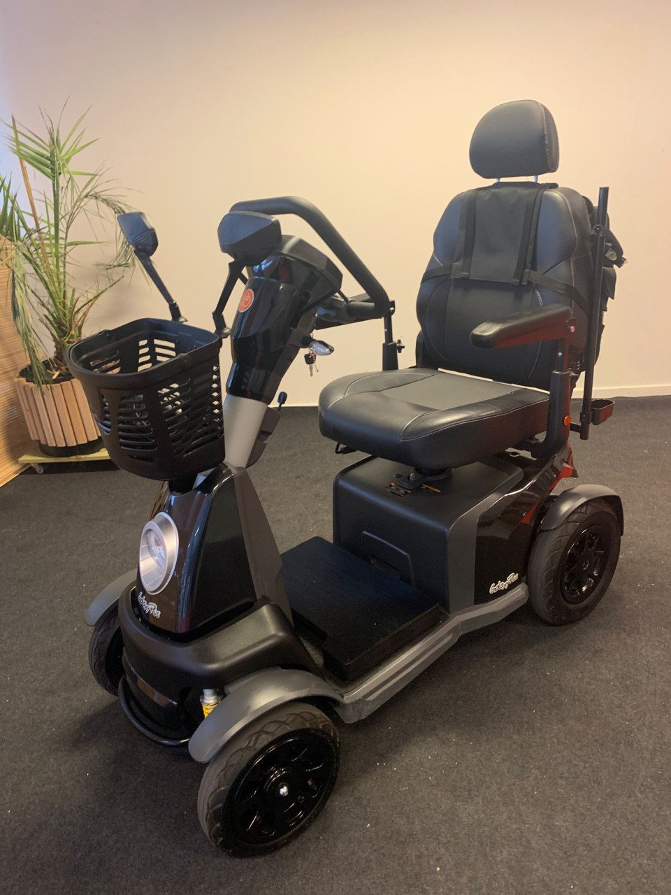 Weer zorgeloos op pad met deze uitstekend onderhouden Galaxy scootmobiel.